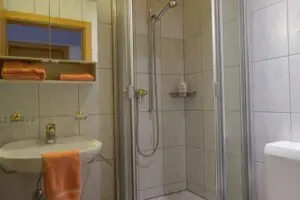 Zweites Badezimmer der Ferienwohnung LuxLax, Aletsch Arena Wallis